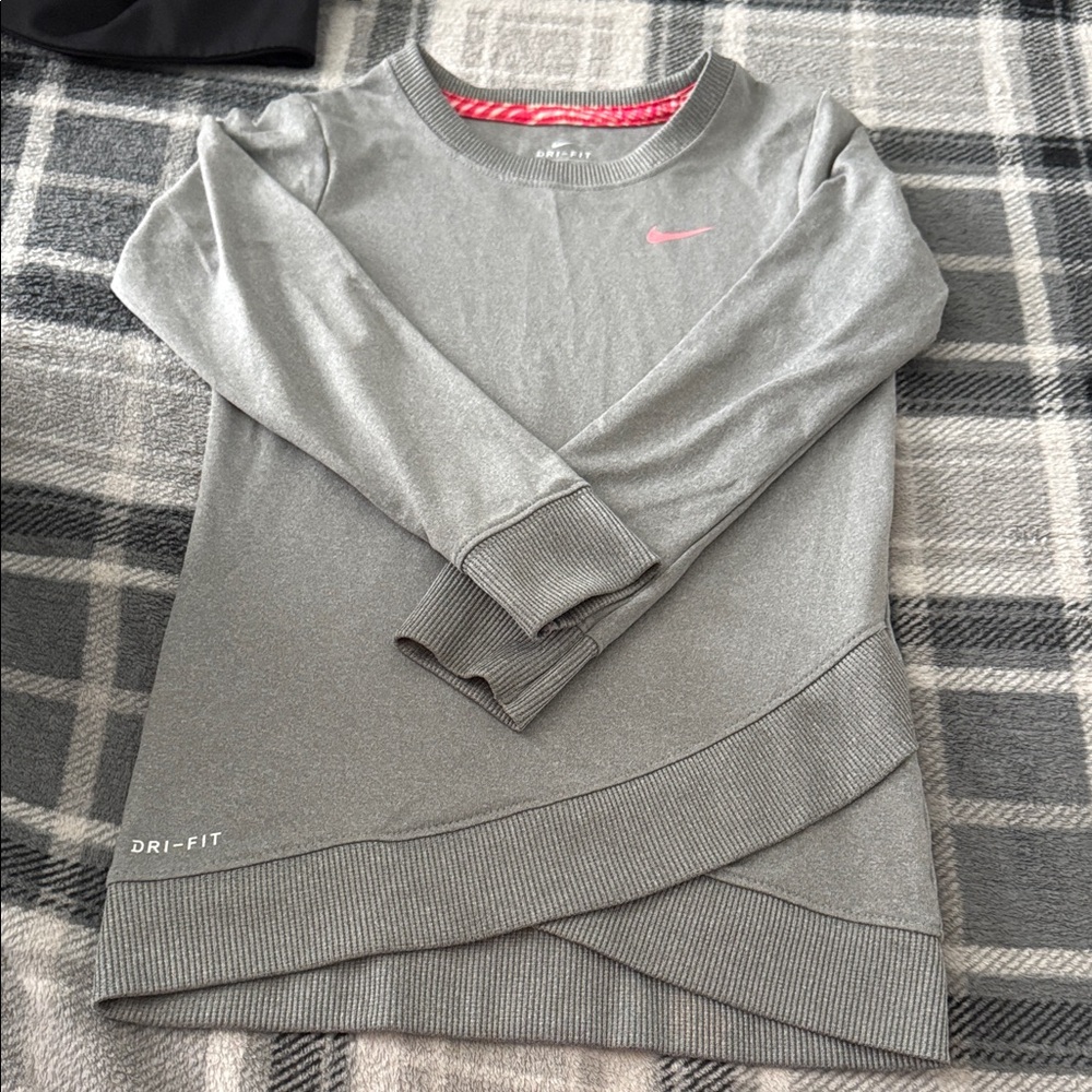 Nike Silver Long Sleeve Dri-FIT Shirt with Pink Logo Kids size 4-5 years